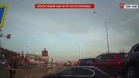 VIDEO Un bărbat din Iași, la câțiva pași de o tragedie din cauza unui șofer neatent